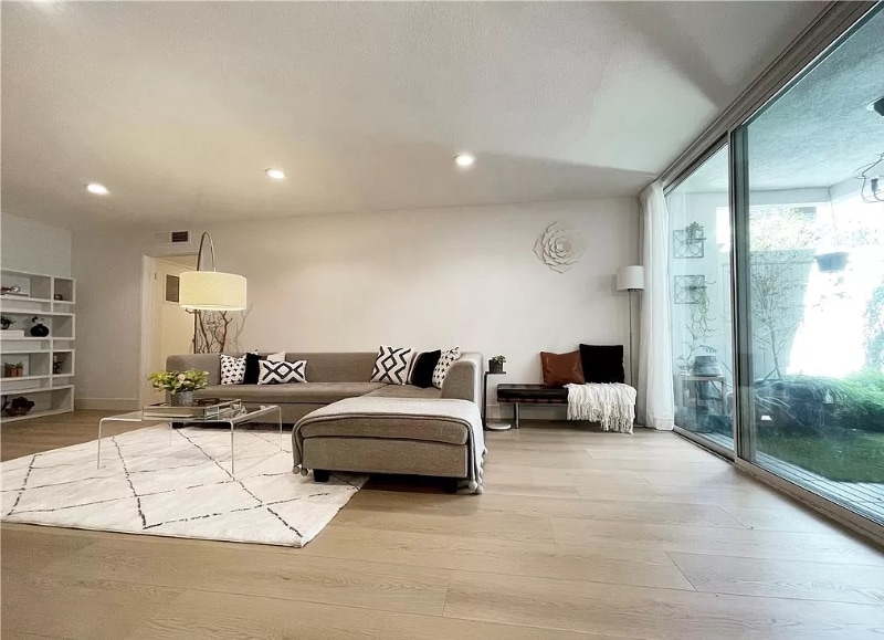 Building Photo - 4637 Willis Ave