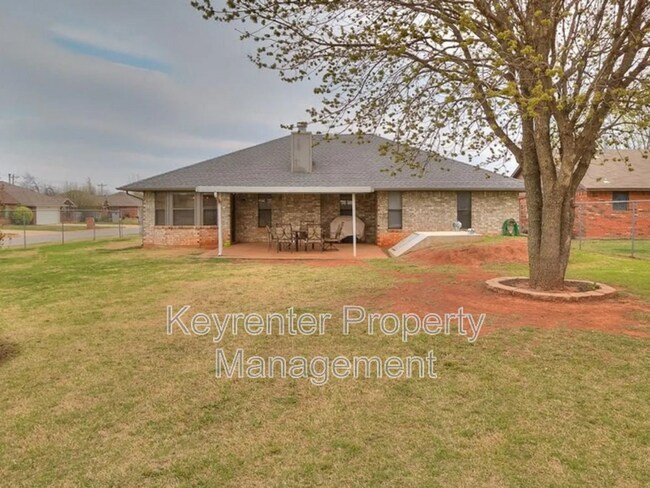 Building Photo - 8301 Azurewood Dr