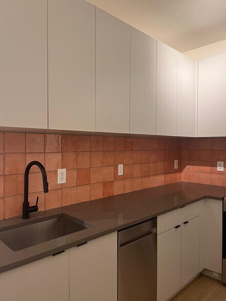 Building Photo - 328 Pacific Ave