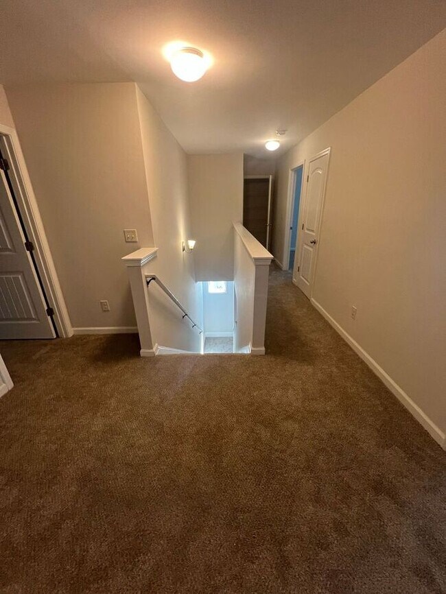 Building Photo - Beautiful 4-Bedroom Home with Gourmet Kitchen and Spacious Master Suite in Swim/Tennis Community