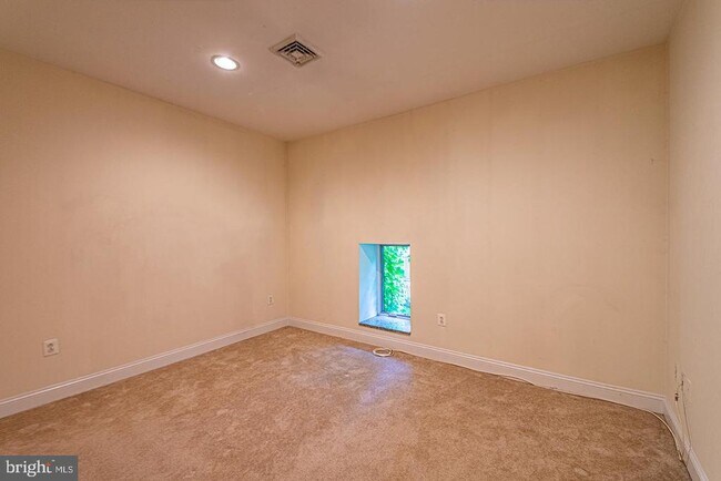Building Photo - 415 S 19th St