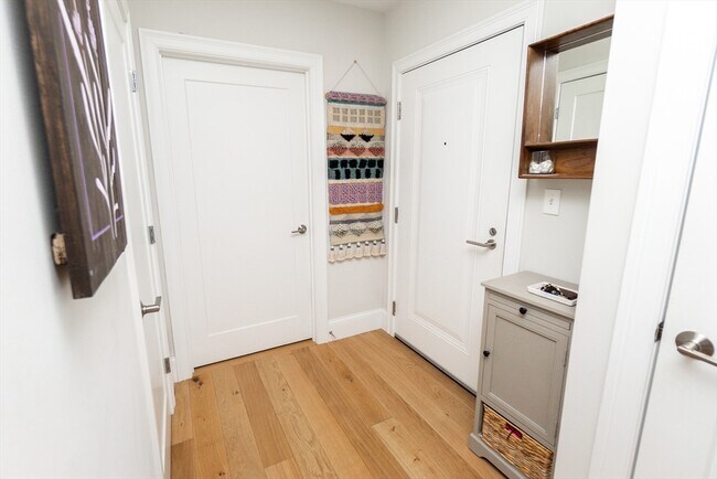 Building Photo - 545 E 3rd St