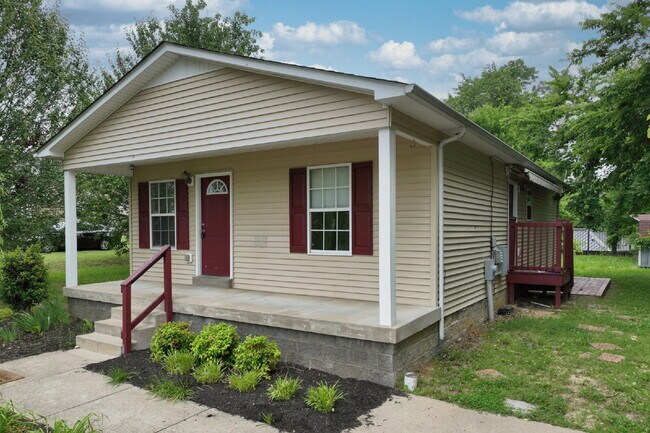 Building Photo - Springfield Gem! 3BR/2BA with Big Yard, St...