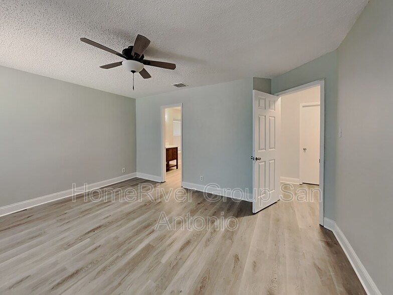 Building Photo - 8751 Ridge Mile Dr