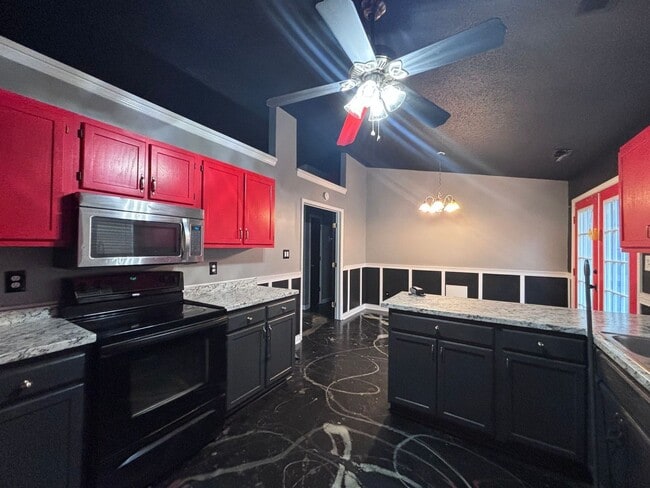 Building Photo - This is a must see!