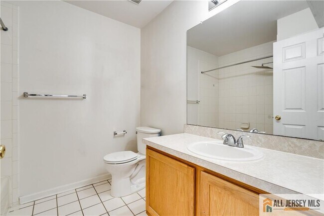 Building Photo - 9 E Burgess Dr