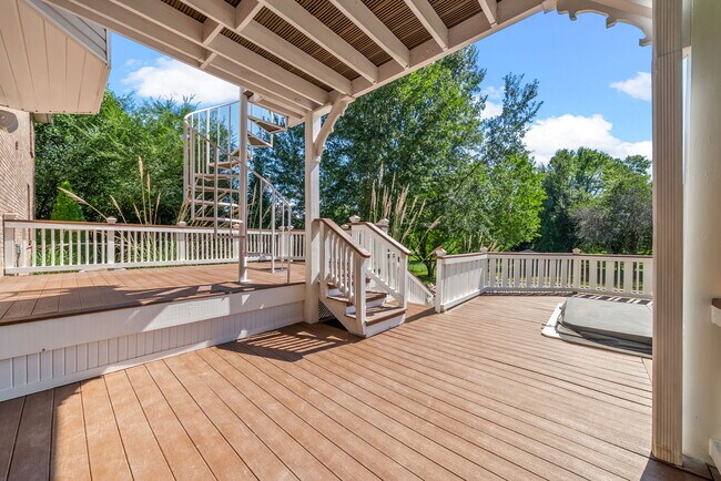 Building Photo - 944 Sable Dr