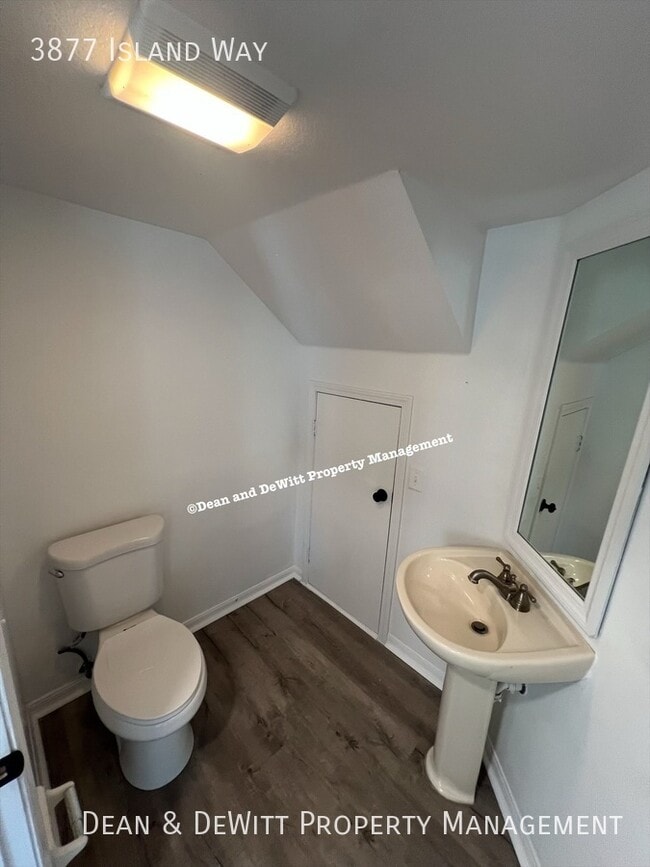 Building Photo - 3877 Island Way