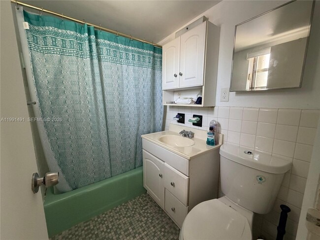 Building Photo - 4550 SW 67th Ave