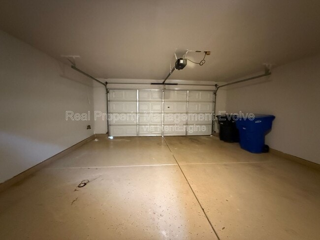 Building Photo - 2340 E Derringer Way