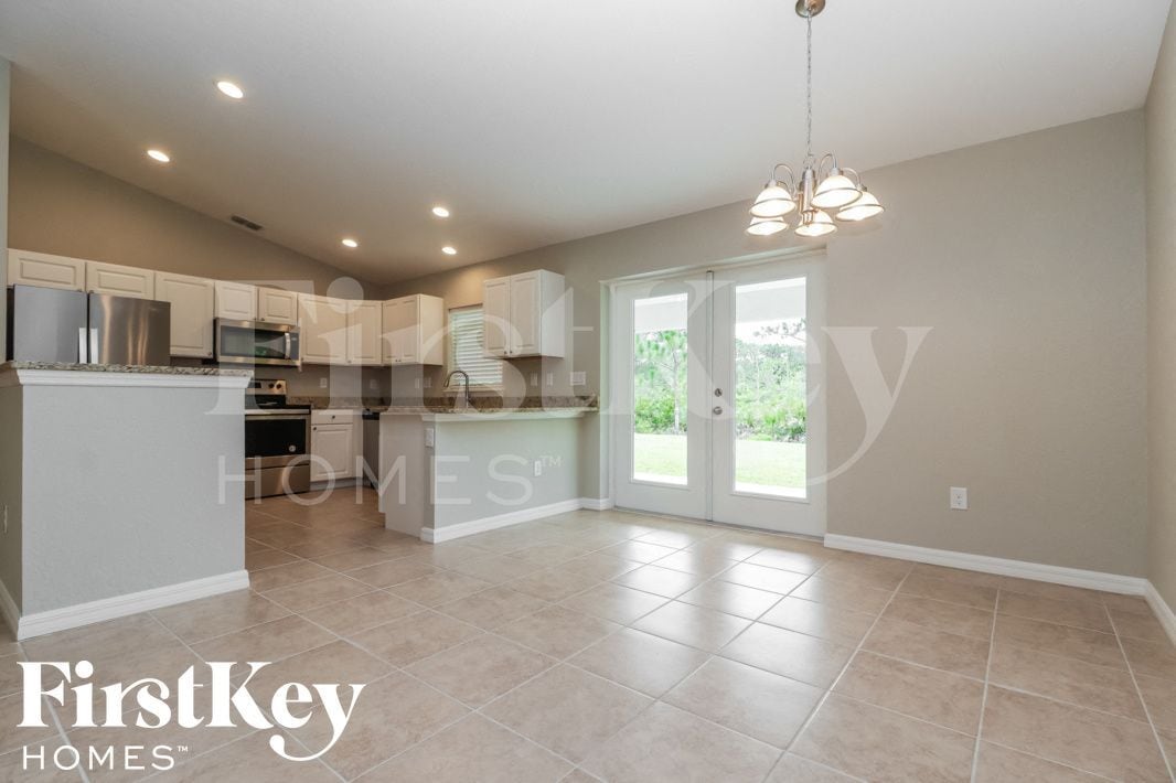 Building Photo - 12252 Clarendon Ave