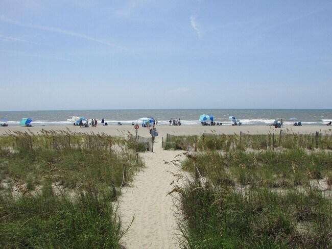 Building Photo - 3 Bedroom 2 Bathroom with a  Bonus Room  House in Winding River Plantation