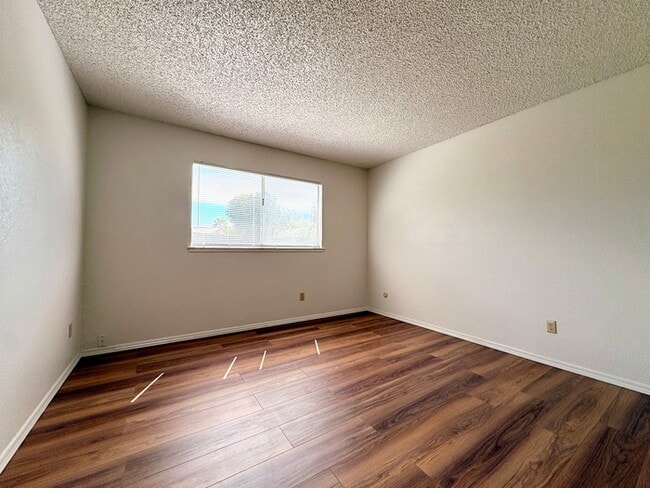 Building Photo - Beautiful 3 Bedroom, 2 full bathroom single story with HUGE backyard! For rent in Sacramento