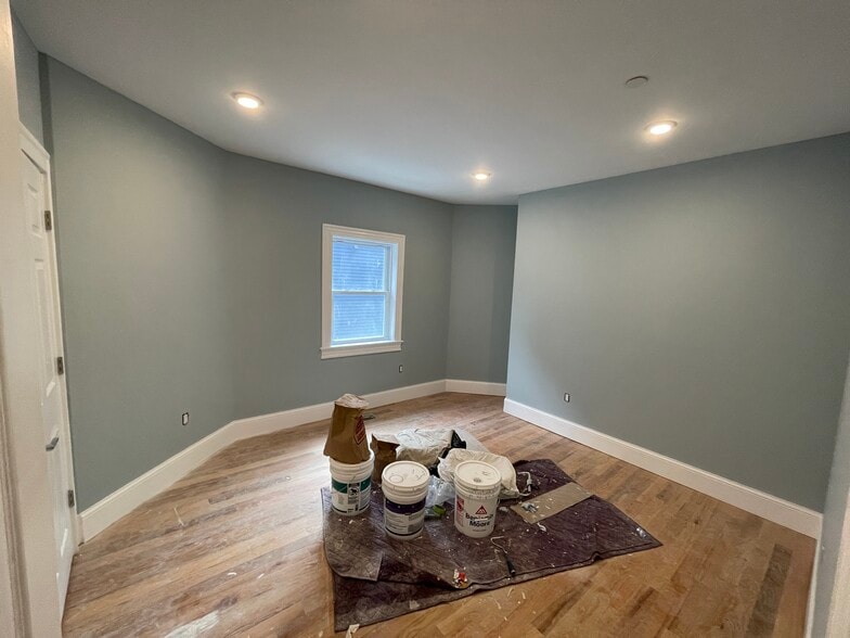 Building Photo - 158 Morrison Ave