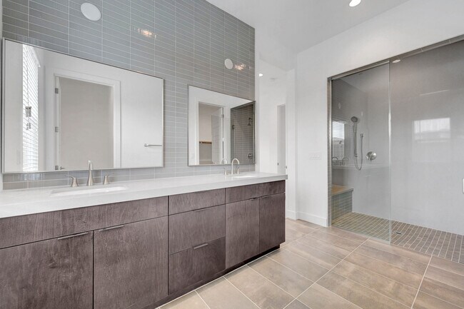 Building Photo - 281 Gandara St
