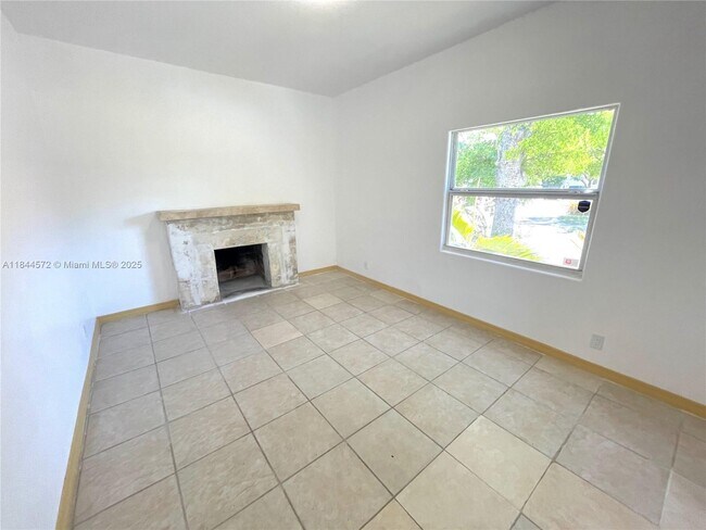 Building Photo - 456 S 20th Ave
