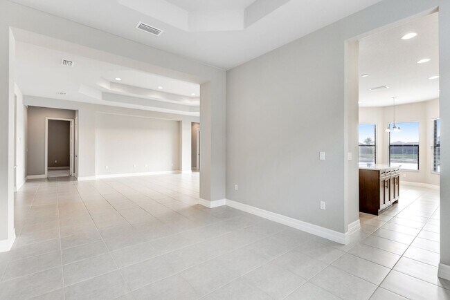 Building Photo - ** STONECREEK ** 3 BED + DEN / 3.5 BATH - ...