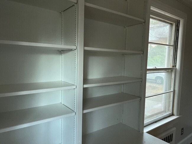 Building Photo - NMercer420-422