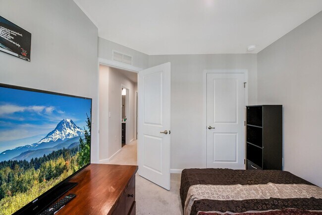 Building Photo - 6616 Pathfinder Wy