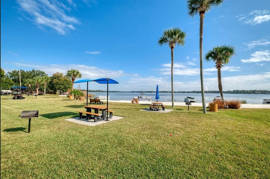 Bar B Que Beach - 5331 Hansel Ave