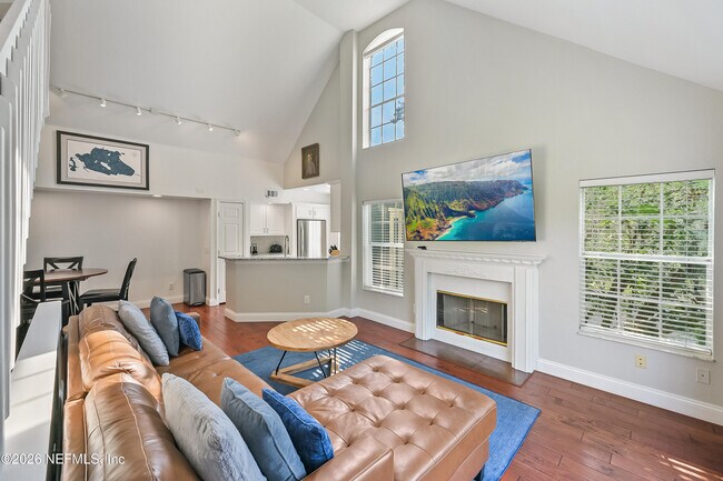 Building Photo - 13703 Richmond Park Dr N
