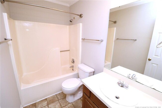 Building Photo - 118 Planetree Ln