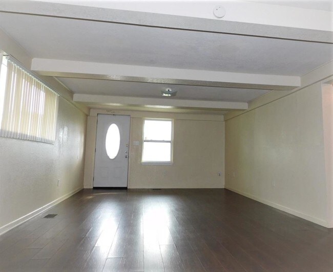 Building Photo - 2117 Grover Ave