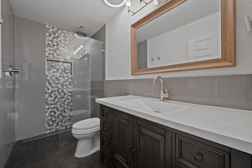 Building Photo - 3800 Miramontes Cir