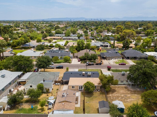 Building Photo - 510 E Belmont Ave