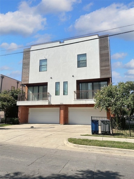 Building Photo - 1931 N Prairie Ave