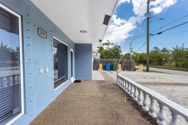 Building Photo - 3241 NE 17th Ave