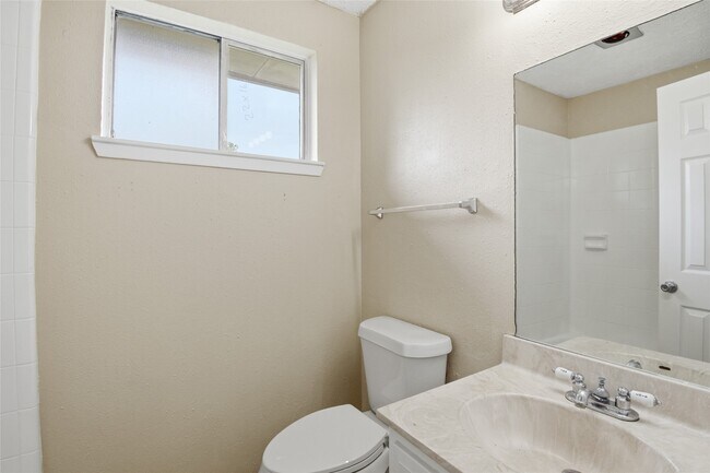 Building Photo - 6122 S Greenpark Dr