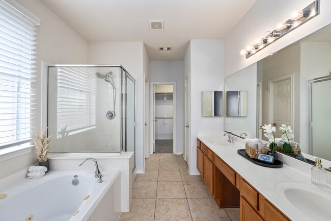 Building Photo - 1946 Hawthorne Brook Ln