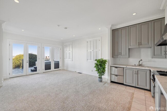 Building Photo - 2336 Broadway