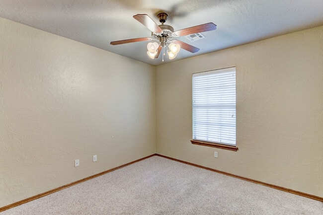 Building Photo - 500 Loyd Ln