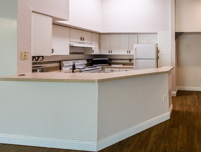 Building Photo - 4142 Central Sarasota Pkwy