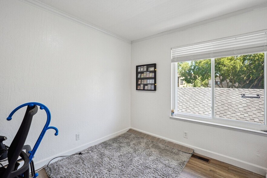 Building Photo - 359 Pantano Cir