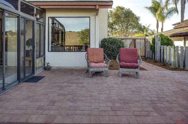 Building Photo - 684 Shamrock Ln