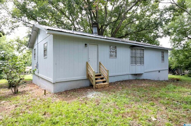 Building Photo - 4/2 Adamsville Home