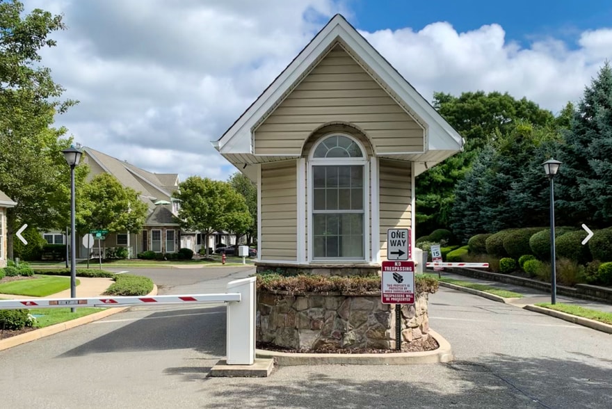 Private gatehouse community for Adults 55 or better - 35 Steven Cir
