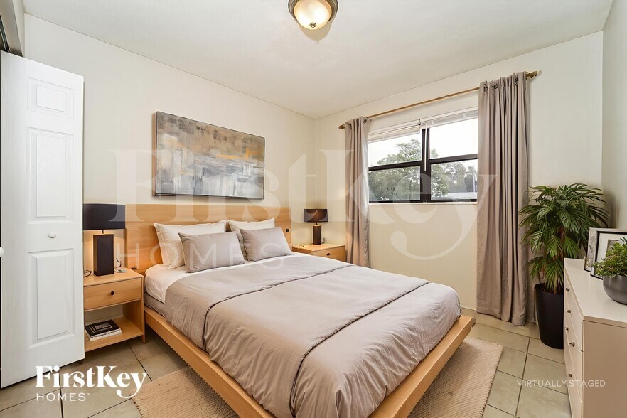 Building Photo - 1941 SW 38th Ave