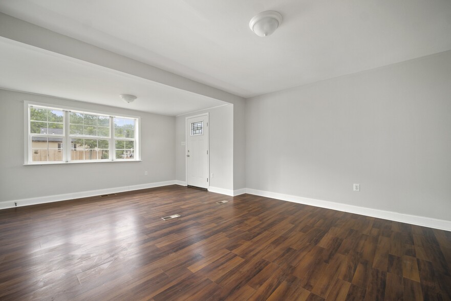Building Photo - 2519 Edgewood Dr