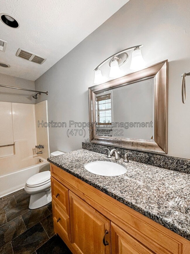 Building Photo - 4925 Farmstead Ct NE