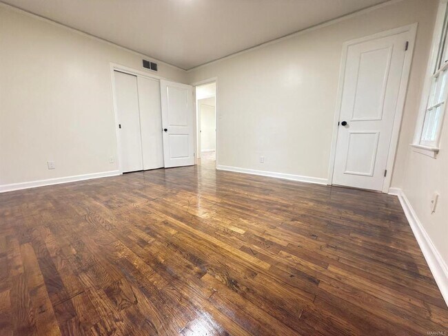Building Photo - 1406 Beaumont Dr