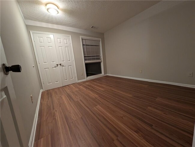 Building Photo - 5582 Estates Ct