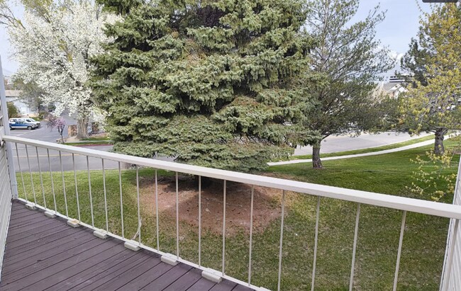 Building Photo - 2 Bedroom/1.5 Bathroom unit in Murray!