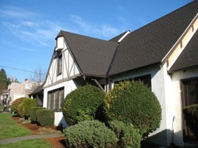 Building Photo - 5212 Ravenna Ave NE