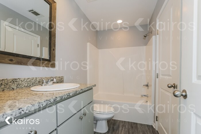 Building Photo - 1918 Perry St