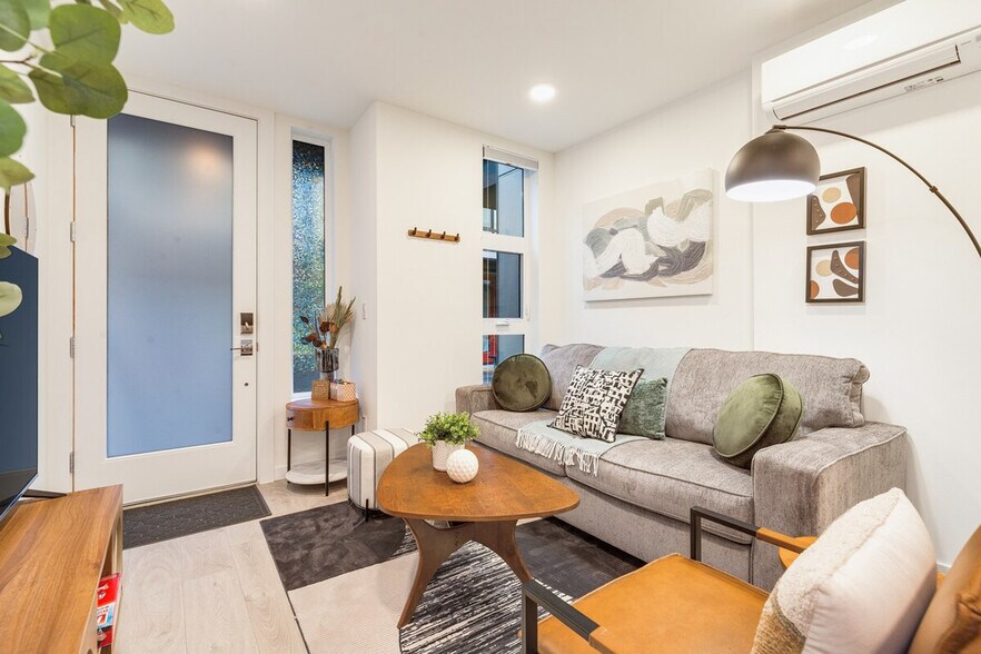 Building Photo - 1431 E Howell St