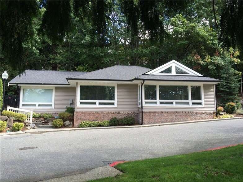 Building Photo - Spacious Mill Creek Corner unit Condo In-Town